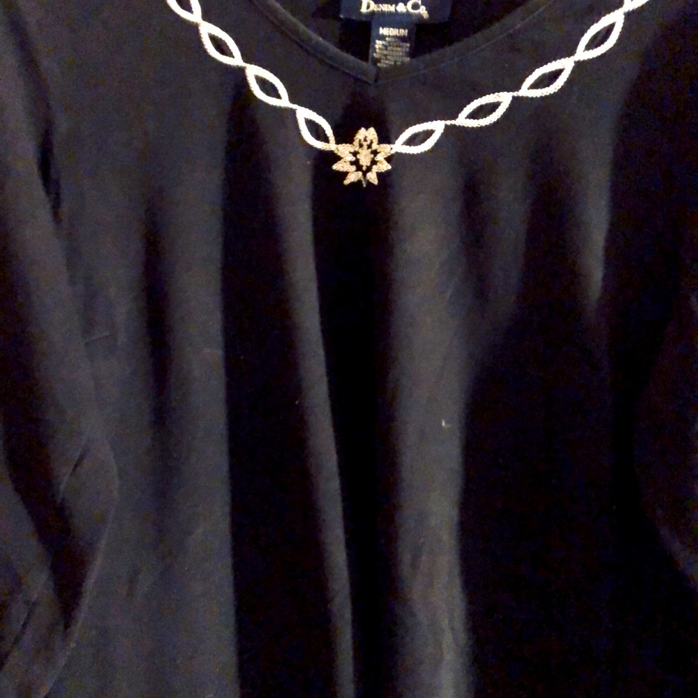 A soft black jersey top - Picture 3 of 4